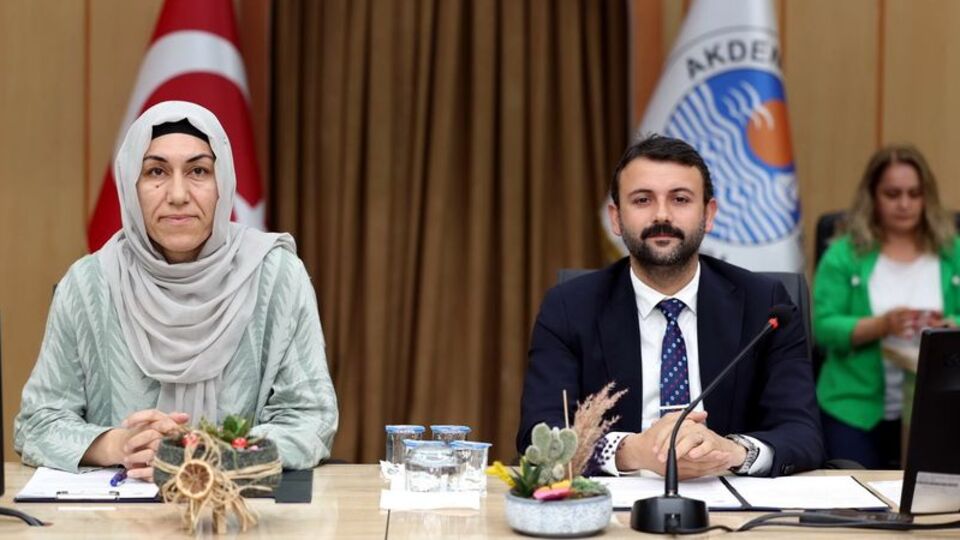 Akdeniz Belediyesi'nin eş başkanları gözaltında
