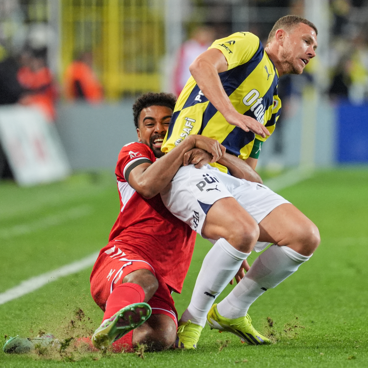 Ilıcalı yılın karelerinde Dzeko'yu seçti!
