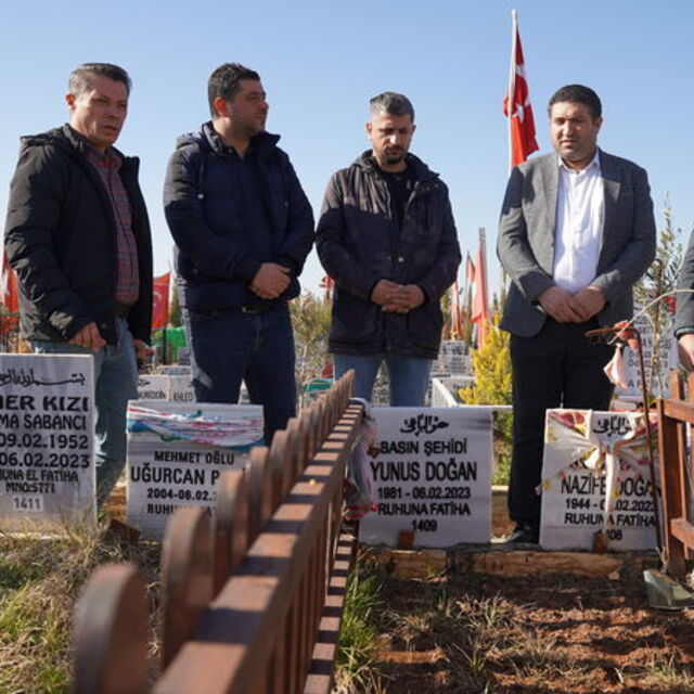 Depremde hayatını kaybeden gazeteciler anıldı