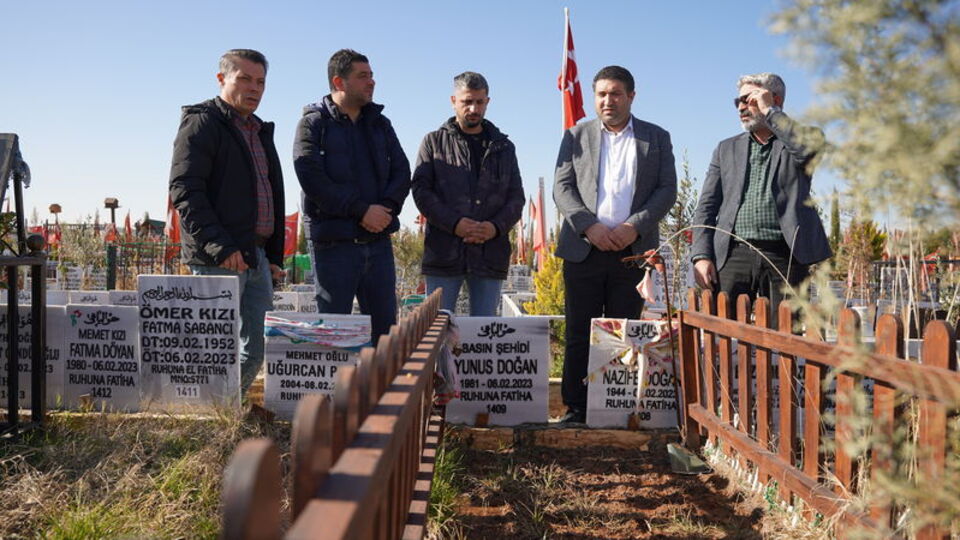 Depremde hayatını kaybeden gazeteciler anıldı