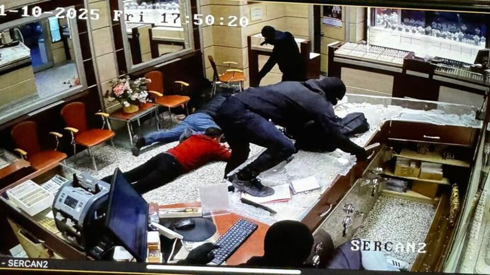 20 kilo altını böyle çaldılar