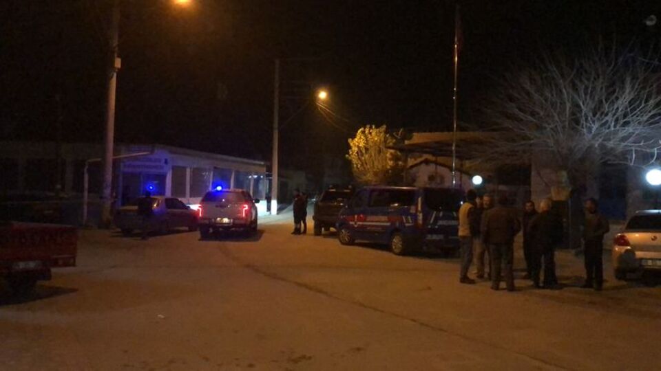 Silahlı ve bıçaklı kavga: 4 yaralı