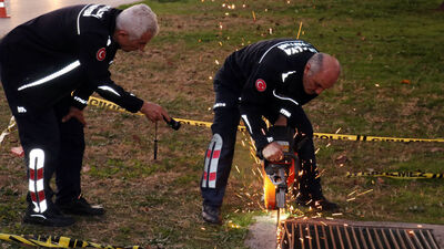 Kanalizasyondan gelen çocuk sesi alarma geçirdi!