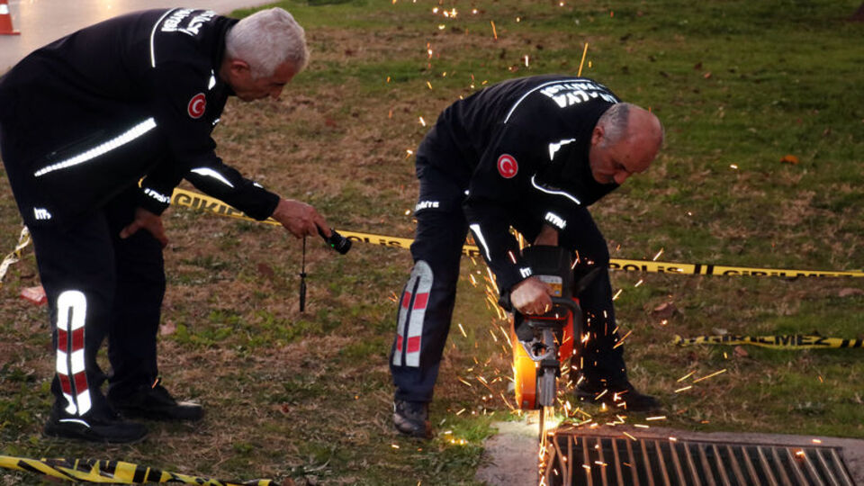 Kanalizasyondan gelen çocuk sesi alarma geçirdi!