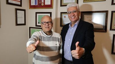 Sedyeyle geldiği doktordan oynayarak çıktı