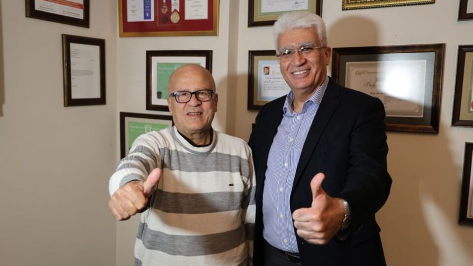 Sedyeyle geldiği doktordan oynayarak çıktı