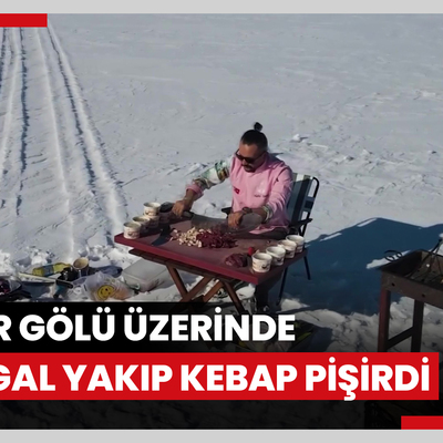 Çıldır Gölü üzerinde mangal yakıp kebap pişirdi