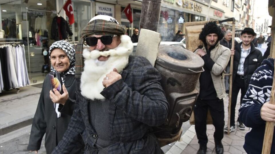Kalandar geleneği köylerden şehre indi