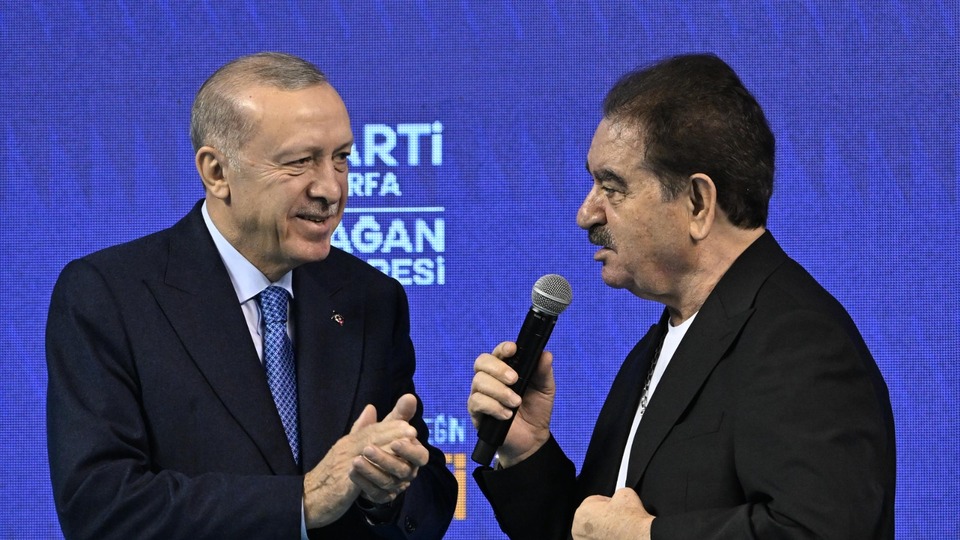 Kongrede Tatlıses sürprizi