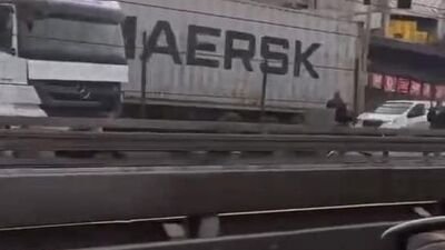 Trafiği durduran TIR kazası!