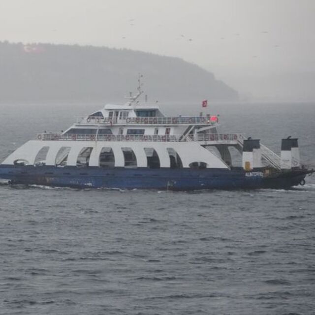Gökçeada feribot seferlerine fırtına engeli