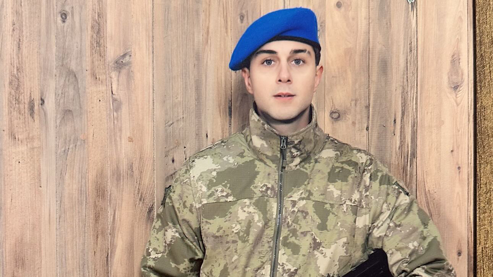 Ünlü oyuncu askerden döndü