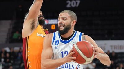 Derbide kazanan Anadolu Efes!