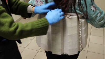 Beline sardığı bezde 5 bin gümrük kaçağı ilaçla yakalandı