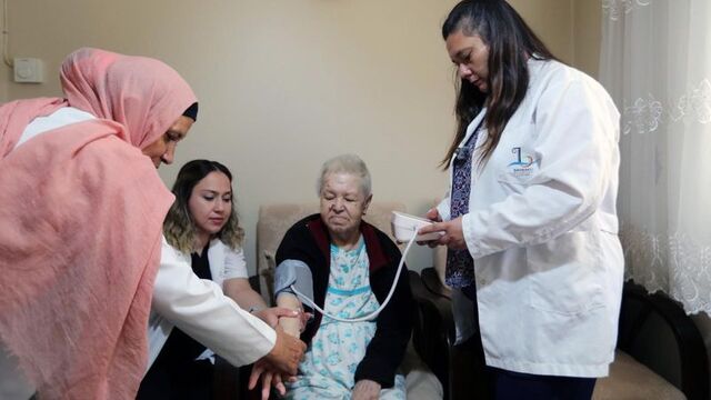 Bayraklı Belediyesi'nden "yaşlı destek hattı"