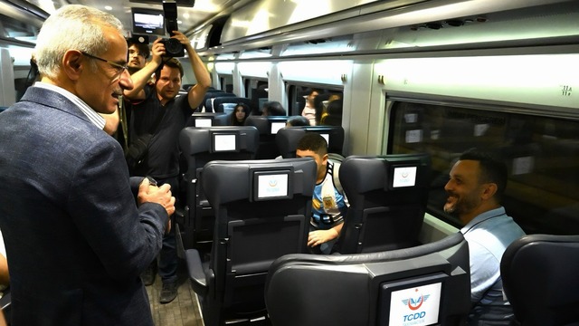 Ara tatilde YHT'lere ek sefer