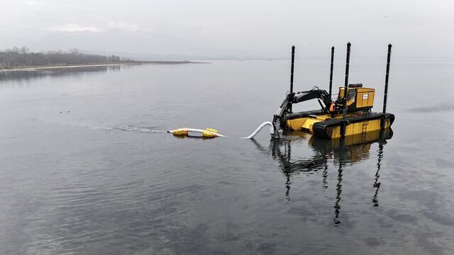 İzmit Körfezi tabanındaki çamur temizleniyor