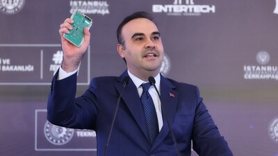 Bakan Kacır'dan bilgisayar kartlı cevap!