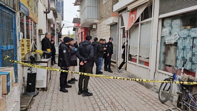 Atkısını hamur yoğurma makinesine kaptırdı!