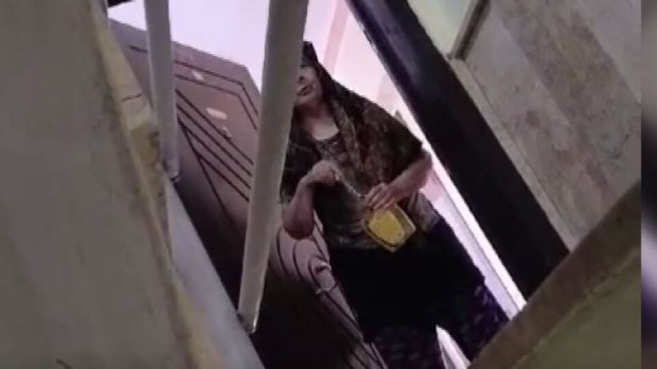 Polise saldırdı, komşularını zehirlemeye çalıştı