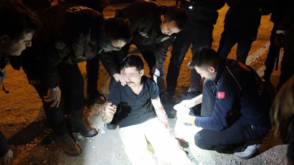 "Kaybedecek bir şeyim yok" deyip kendini yaraladı