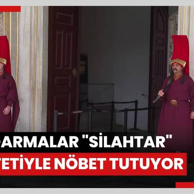 Topkapı Sarayında jandarmalar "silahtar" kıyafetiyle nöbet tutuyor