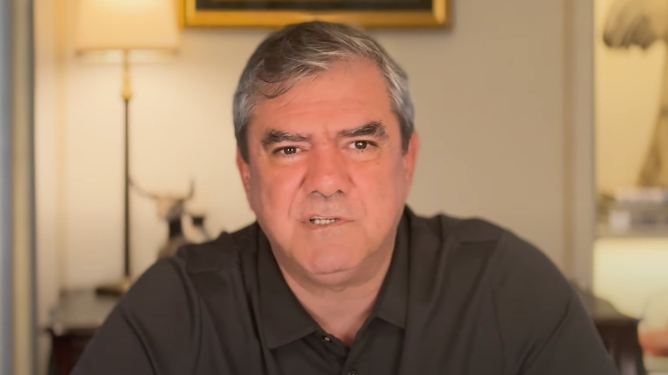 Yılmaz Özdil kalp krizi geçirdi