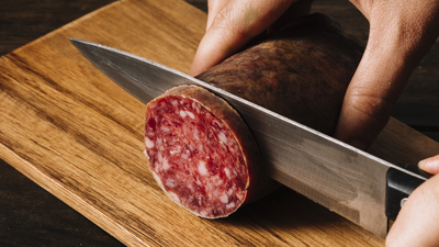 Çiğ sucuk yenir mi?