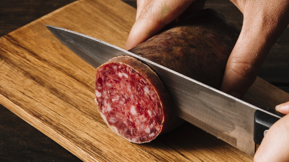 Çiğ sucuk yenir mi?