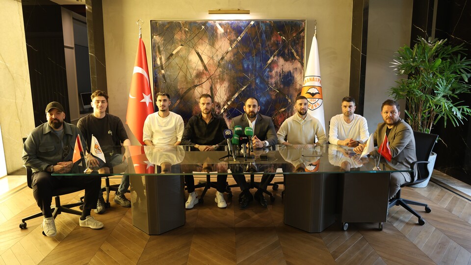 Adanaspor'da 4 imza birden!