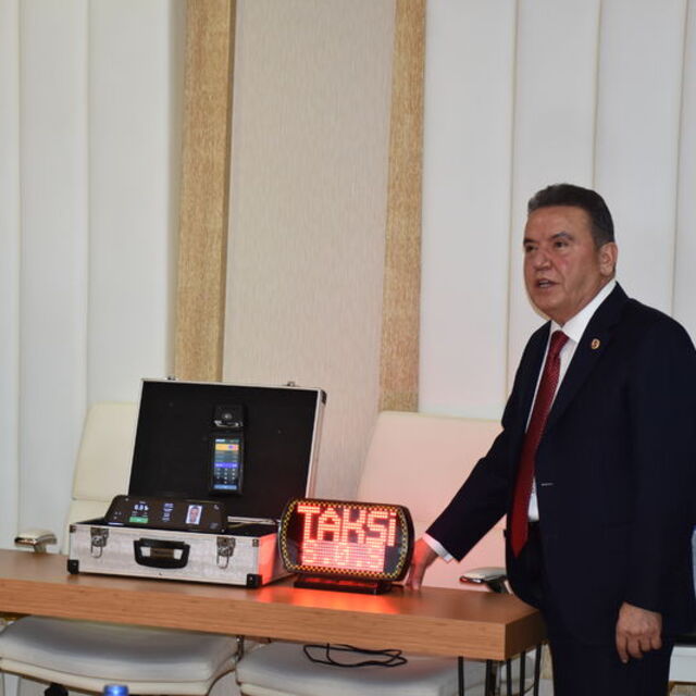 Antalya'da "panik butonlu" taksi dönemi