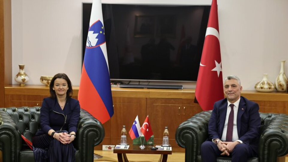 Bakan Bolat, Slovenya Başbakan Yardımcısı Fajon ile bir araya geldi