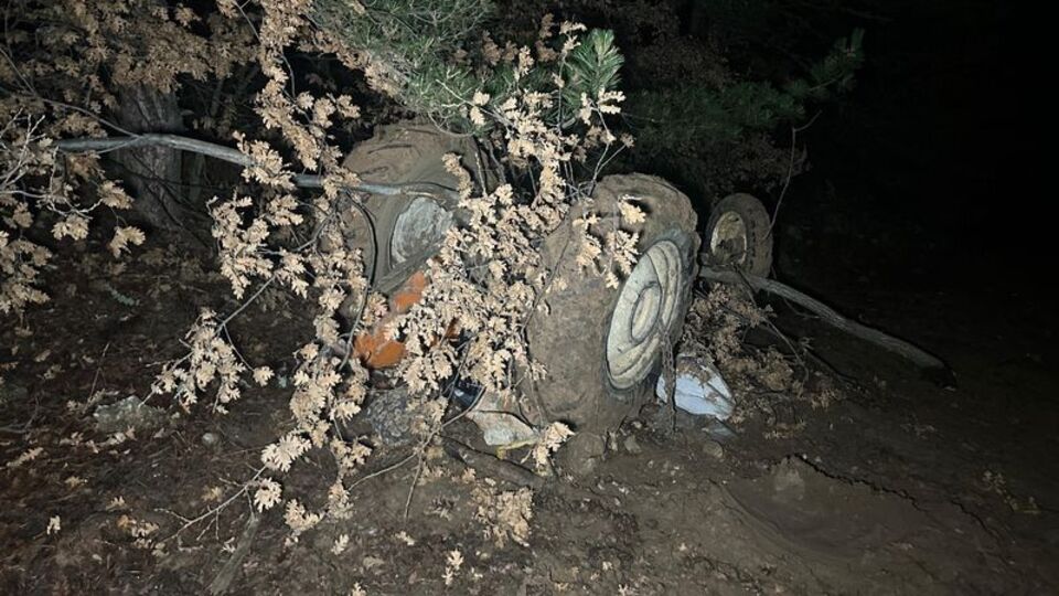 Traktör şarampole devrildi: 2 ölü, 2 yaralı