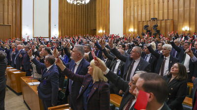 CHP'de muhalifleri ikna çabası sürüyor