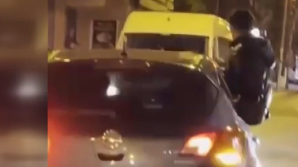 Arabadan rastgele ateş açtı