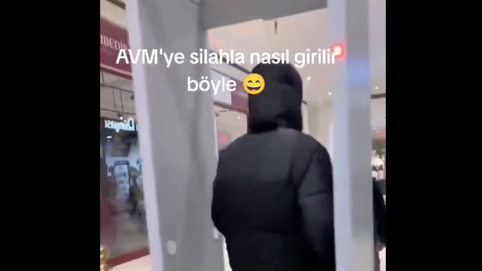 "Saat ötüyor" diyerek geçti