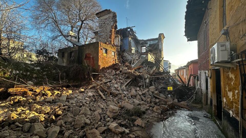 Milas'ta tarihi ev çöktü