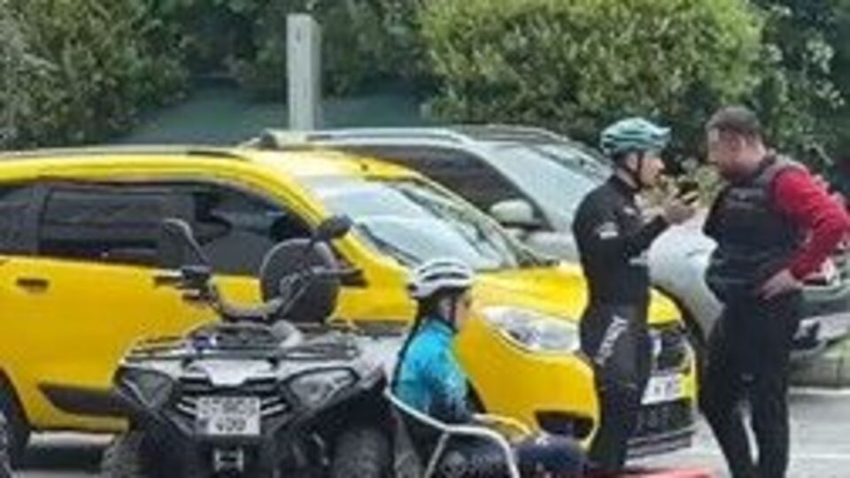 Taksi şoförü, paralimpik bisiklet sporcularına saldırdı