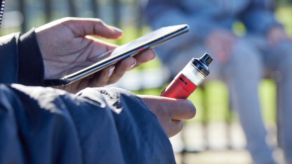 Elektronik sigara kalp krizi riskini yüzde 50 artırıyor