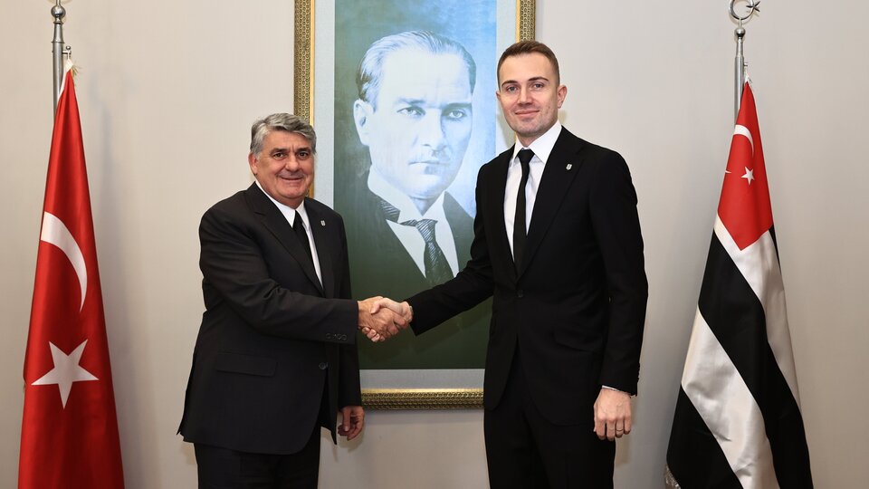 Beşiktaş, Mert Günok ile sözleşme yeniledi!