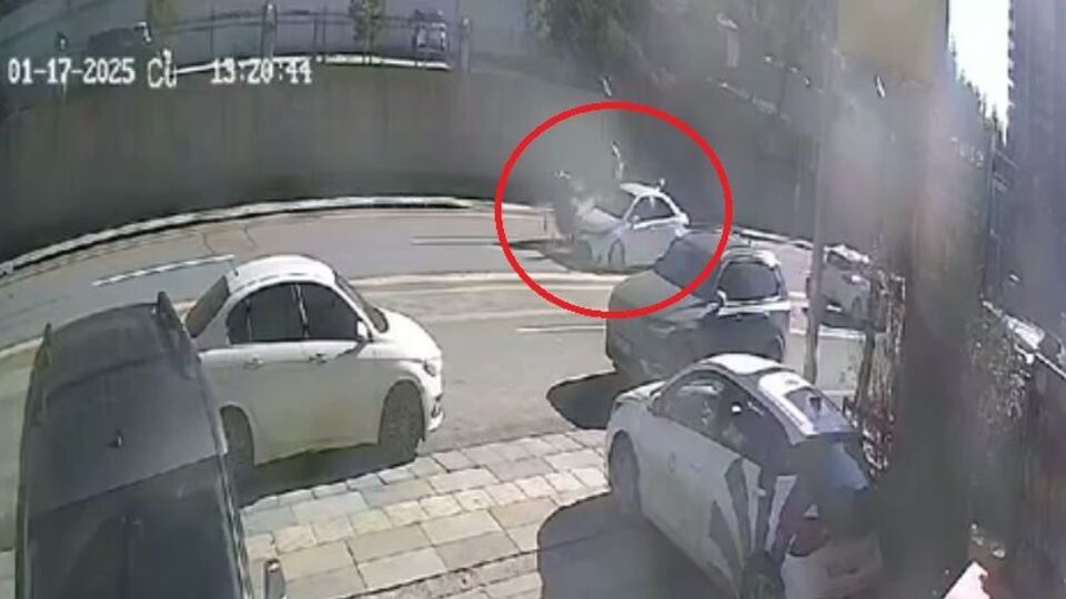 Otomobilin çarptığı motosikletli kurye öldü