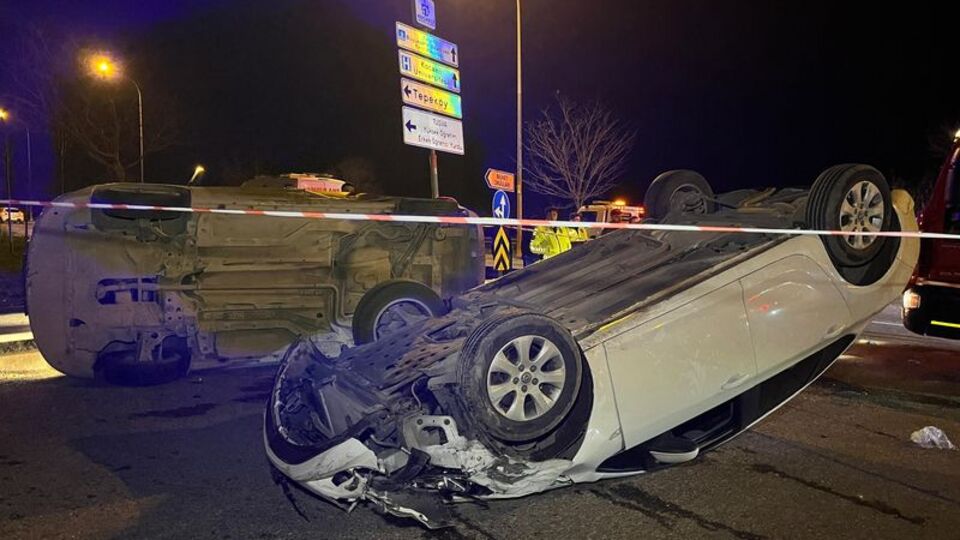 İzmit'te kavşakta kaza: 4 yaralı