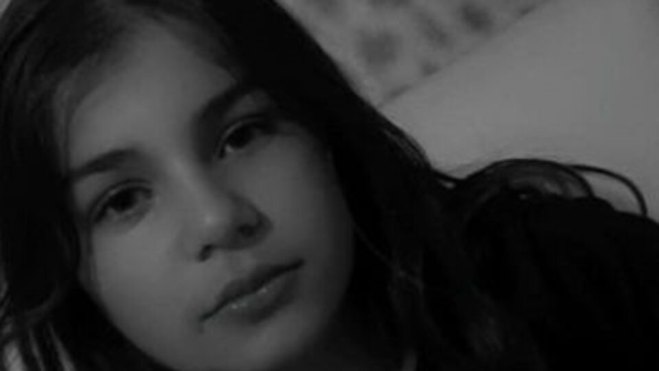 Sokak köpeklerinin saldırdığı 12 yaşındaki Eslem can verdi!