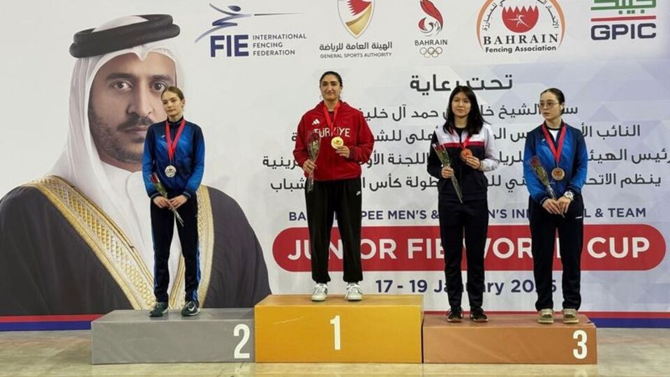 Milli eskrimci Aleyna'dan altın madalya!