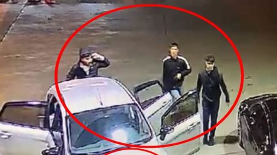 Akaryakıt istasyonunda husumetlilerini kaçırdılar