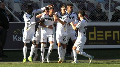 Gol düellosunda kazanan Sakaryaspor!