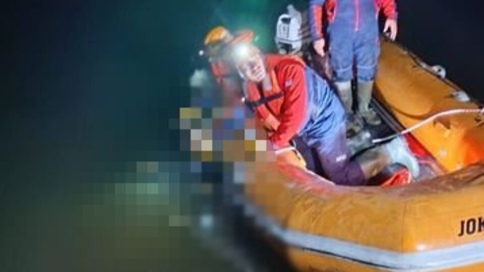 Gölete düşen arkadaşını kurtarmak isterken boğuldu