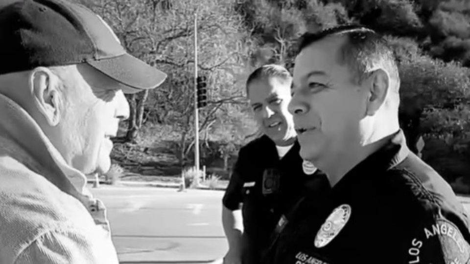 Polislere teşekkür etti