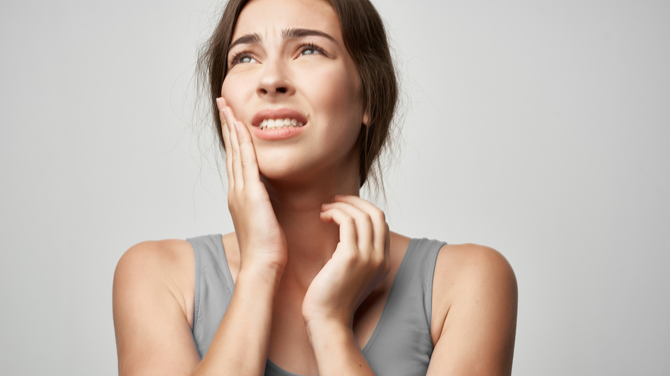 Ağızdaki kırmızı ve beyaz lekelere dikkat!