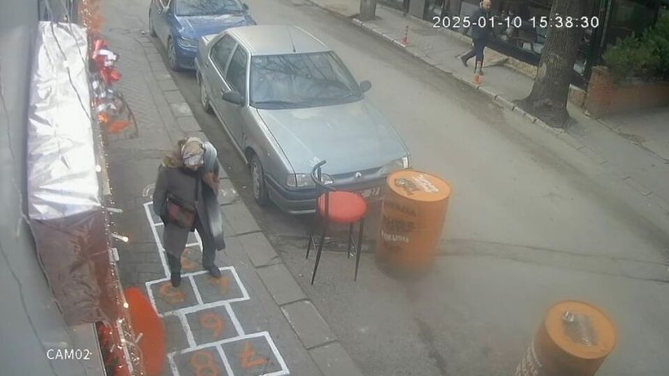 Seksek oyunu çizdi, renkli görüntüler oluştu